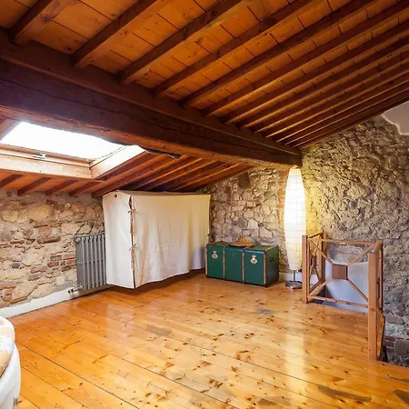 Walls Apartment